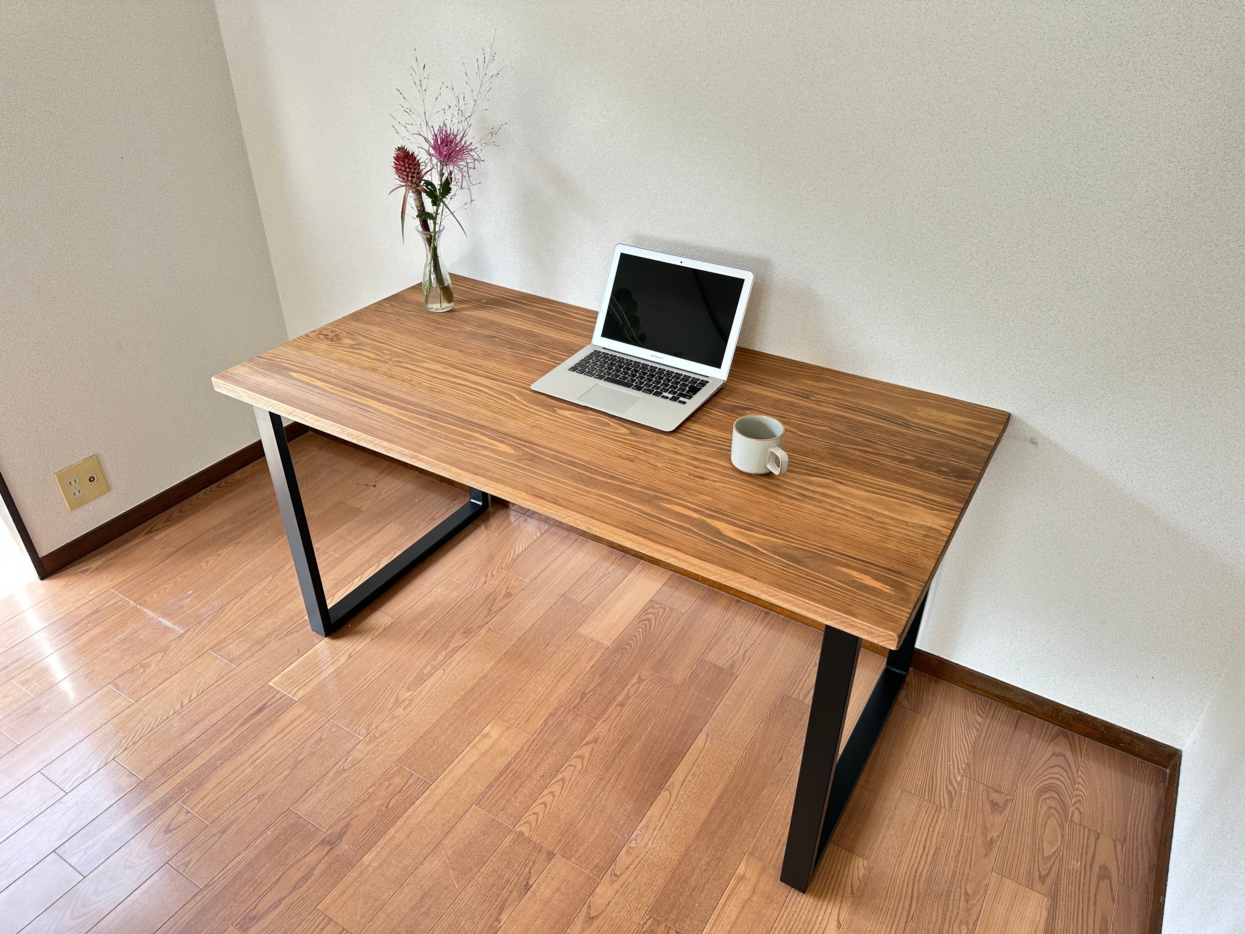無垢材のワークデスク【ハンドメイド家具】 オーダーできる無垢材ワークデスク 140cm x 70cm – CRAFT+